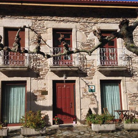 Casa Alpargateiro Guest House Os Peares ภายนอก รูปภาพ