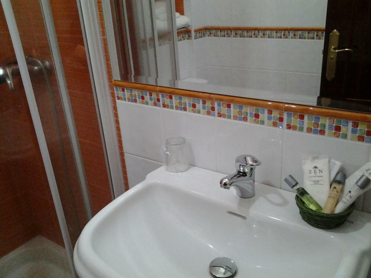 Casa Alpargateiro Guest House Os Peares ภายนอก รูปภาพ
